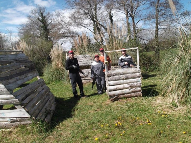 una partida de paintball.jpg